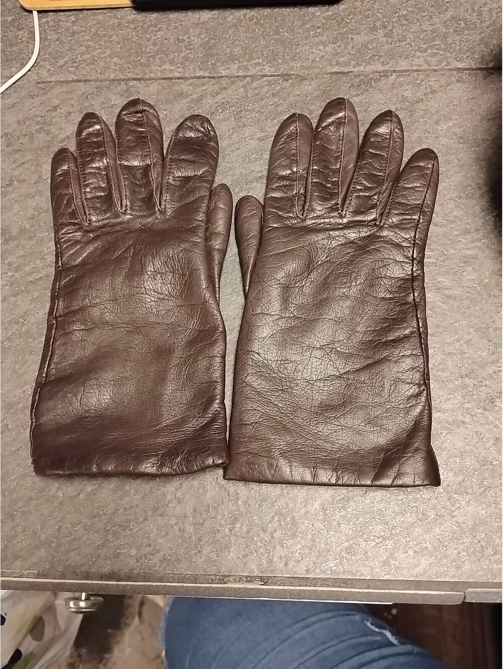 Fownes Women's Brown Leather, Cashmere Lined Wrist Gloves Solid Classic Size 6.5